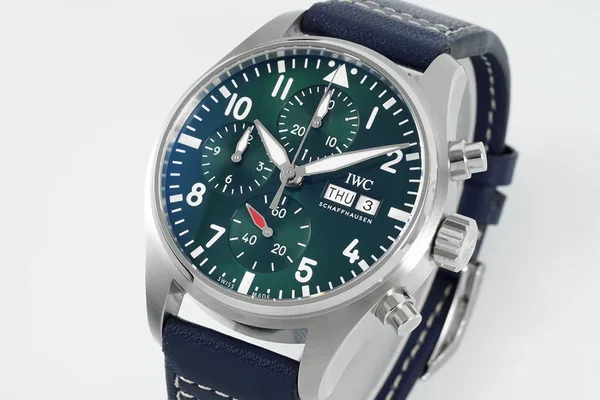 APSF Pilot's Chronograph 41, green dial, blue leather strap, dial close-up