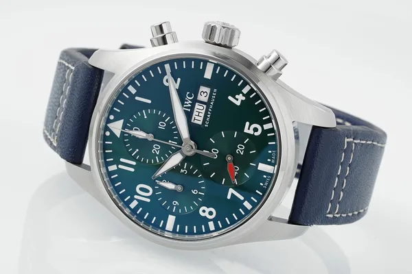APSF Pilot's Chronograph 41, green dial, blue leather strap, case and pushers, three-quarter view