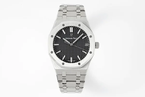 APSF Royal Oak 15500, black dial, full view with bracelet