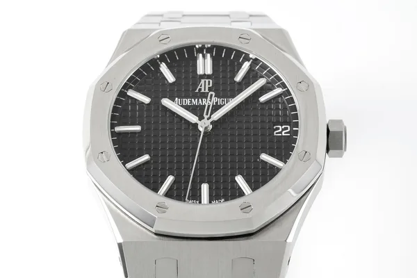 APSF Royal Oak 15500, black dial, front view