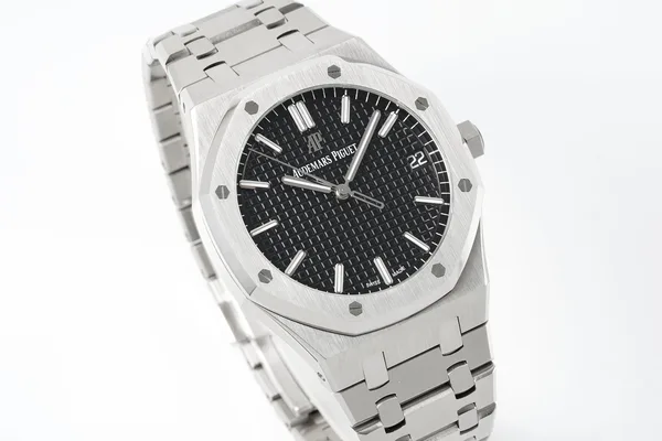 APSF Royal Oak 15500, black dial, dial, angled from the other side