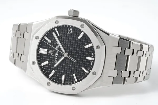 APSF Royal Oak 15500, black dial, case and bracelet, side angle