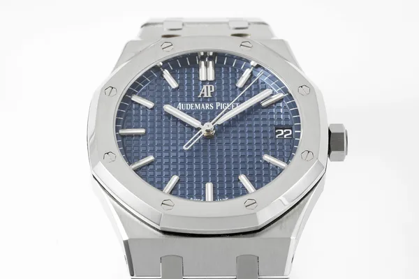APSF Royal Oak 15500, blue dial, front view