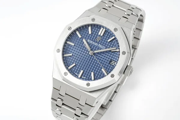APSF Royal Oak 15500, blue dial, dial, angled