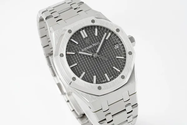APSF Royal Oak 15500, grey dial, dial, angled from the other side