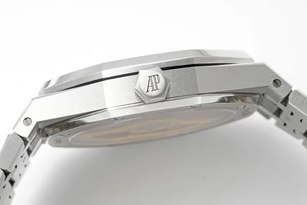 APSF Royal Oak 15500, grey dial, case profile, crown side