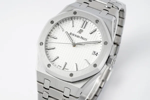 APSF Royal Oak 15500, white dial, dial, angled