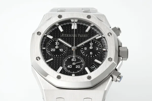 APSF Royal Oak Chronograph 26240, black dial, dial close-up