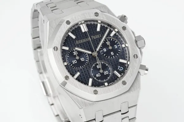 APSF Royal Oak Chronograph 26240, blue dial, dial, angled