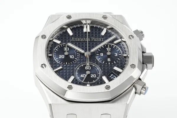 APSF Royal Oak Chronograph 26240, blue dial, dial close-up