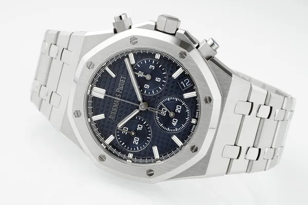 APSF Royal Oak Chronograph 26240, blue dial, case and bracelet, side angle