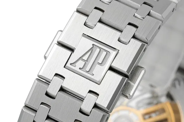 APSF Royal Oak Chronograph 26240, blue dial, movement through the caseback
