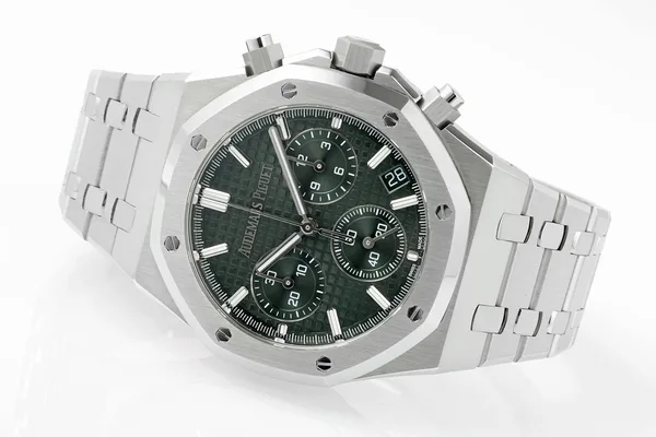 APSF Royal Oak Chronograph 26240, green dial, case and bracelet, side angle