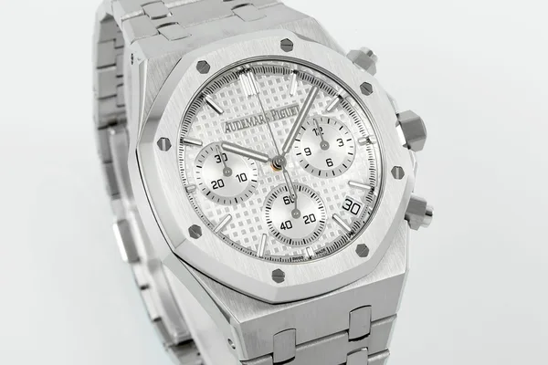 APSF Royal Oak Chronograph 26240, white dial, dial, angled