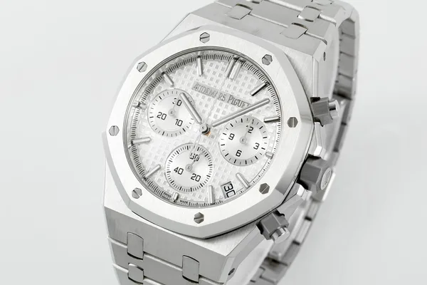 APSF Royal Oak Chronograph 26240, white dial, dial, angled from the other side
