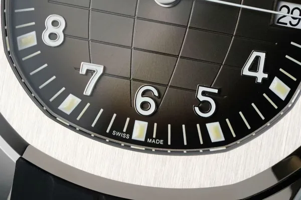 DDF Aquanaut 5167A, dial texture and numerals close-up