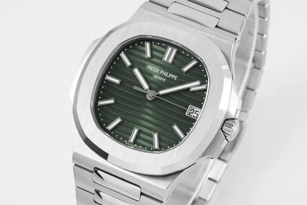DDF Nautilus 5711/1A, olive green dial, dial, angled