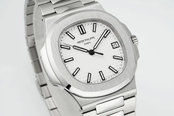 DDF Nautilus 5711/1A, white dial, bracelet and clasp