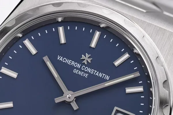 PPF Historiques 222 4200H, dial close-up