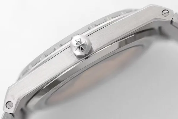 PPF Historiques 222 4200H, case profile, crown side