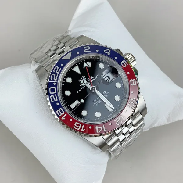Rich Factory GMT-Master II 126710BLRO Pepsi, jubilee-style bracelet, dial, angled from the right