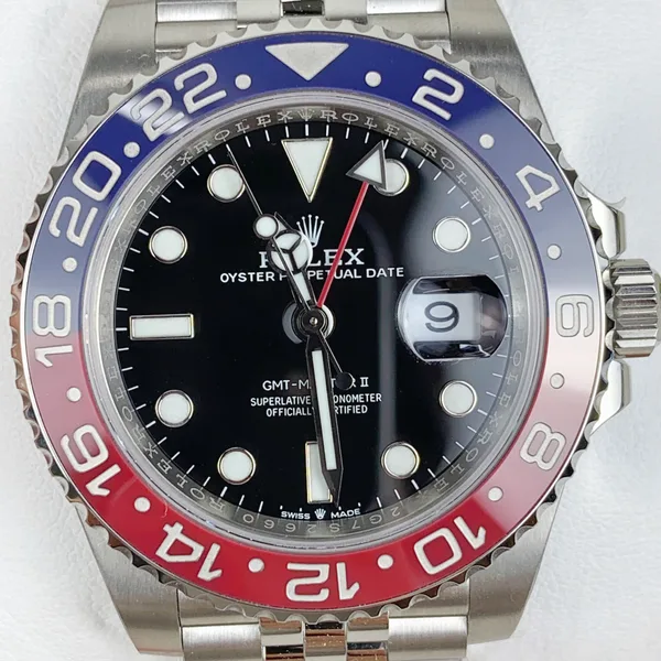 Rich Factory GMT-Master II 126710BLRO Pepsi, jubilee-style bracelet, dial and bezel close-up