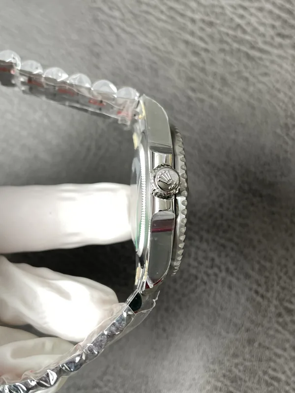 Rich Factory GMT-Master II 126710BLRO Pepsi, jubilee-style bracelet, case profile, crown side