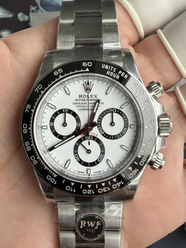 RW Factory Daytona 126500LN Panda, white dial, dial close-up