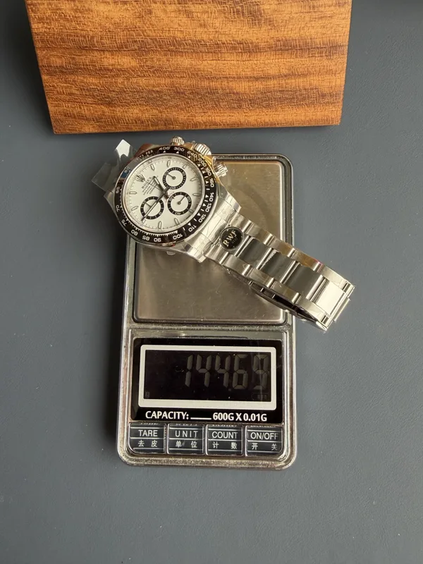 RW Factory Daytona 126500LN Panda, white dial, on a scale