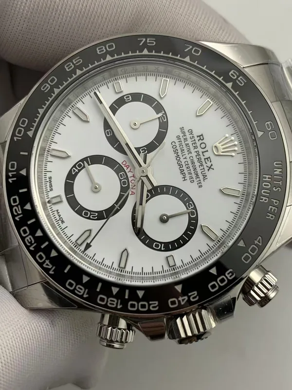 RW Factory Daytona 126500LN Panda, white dial, dial close-up