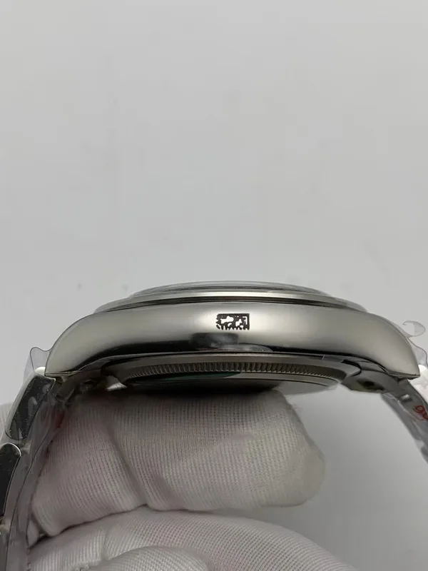 RW Factory Daytona 126500LN Panda, white dial, case profile, left side