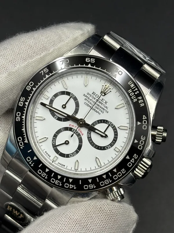 RW Factory Daytona 126500LN Panda, white dial, dial close-up