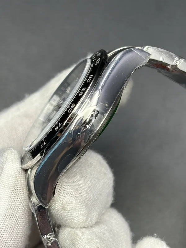 RW Factory Daytona 126500LN Panda, white dial, case profile, pusher side