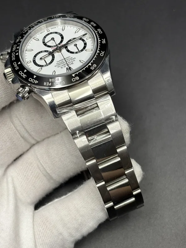 RW Factory Daytona 126500LN Panda, white dial, dial, angled from the right