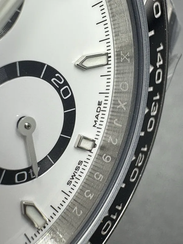 RW Factory Daytona 126500LN Panda, white dial, sub-dial close-up