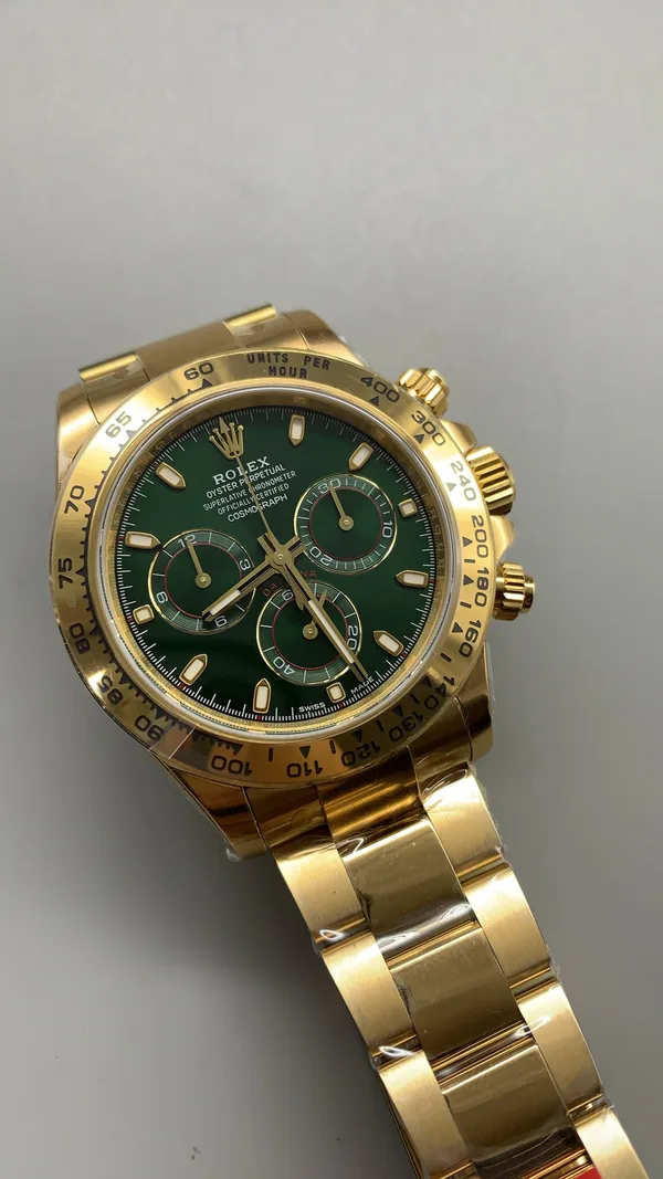 VSF Daytona 116508, green dial, yellow-gold-tone case, dial, tilted