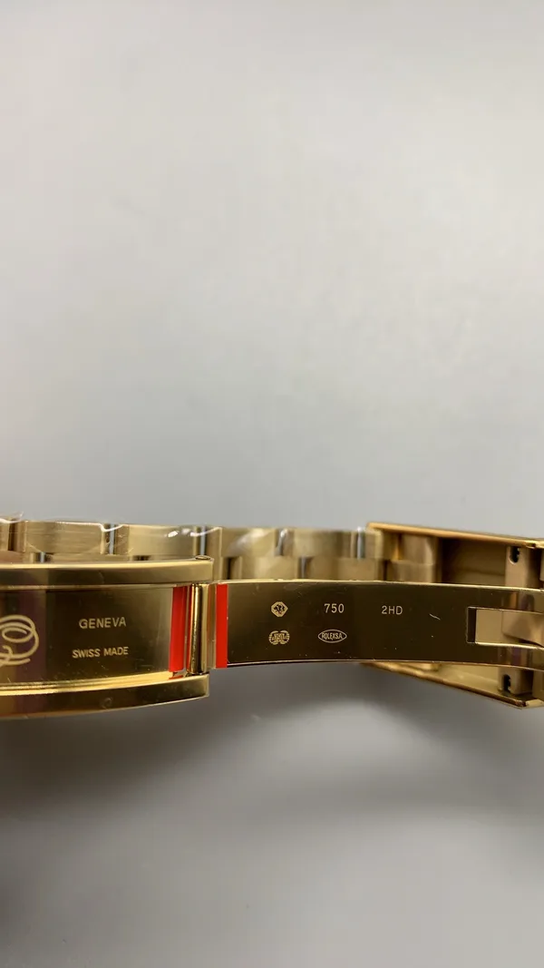 VSF Daytona 116508, green dial, yellow-gold-tone case, clasp