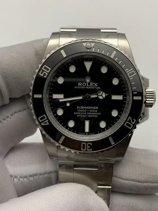 VSF Submariner No Date 124060, black dial and black ceramic bezel, front view