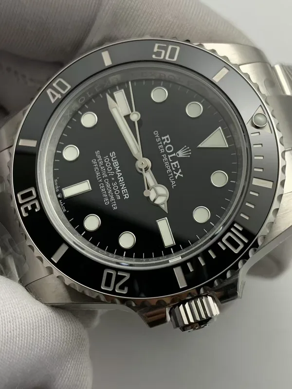 VSF Submariner No Date 124060, dial and bezel, angled