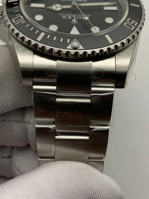 VSF Submariner No Date 124060, bezel edge and bracelet