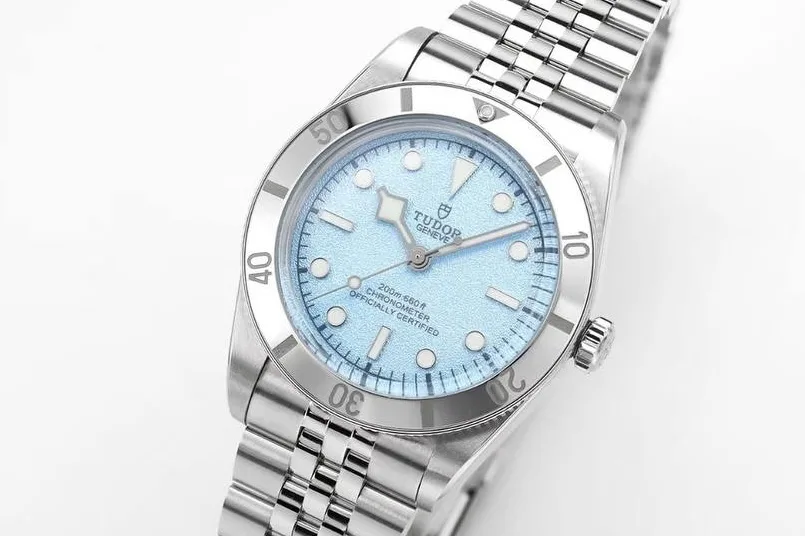 ZF Black Bay 54 37 mm M79000N, Lagoon Blue dial, steel case and bracelet, front view