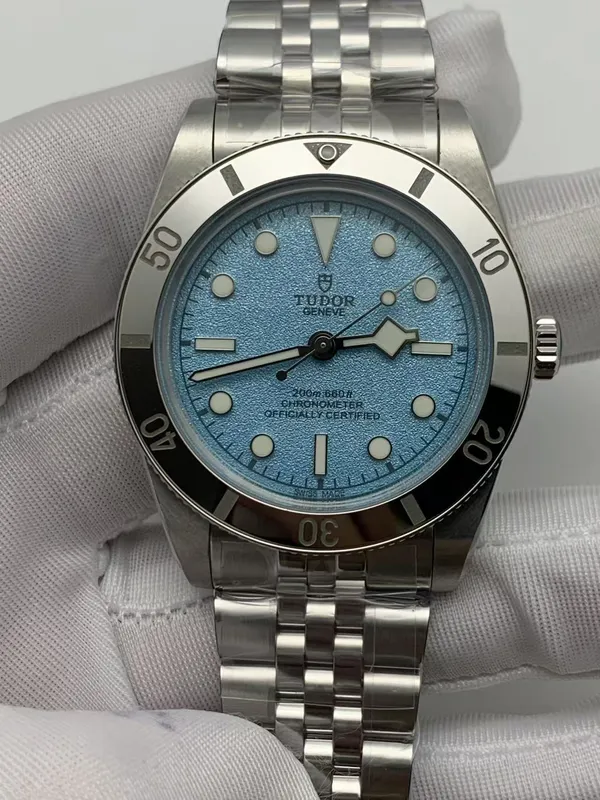 ZF Black Bay 54 37 mm, Lagoon Blue dial, steel bracelet, hands-on photo