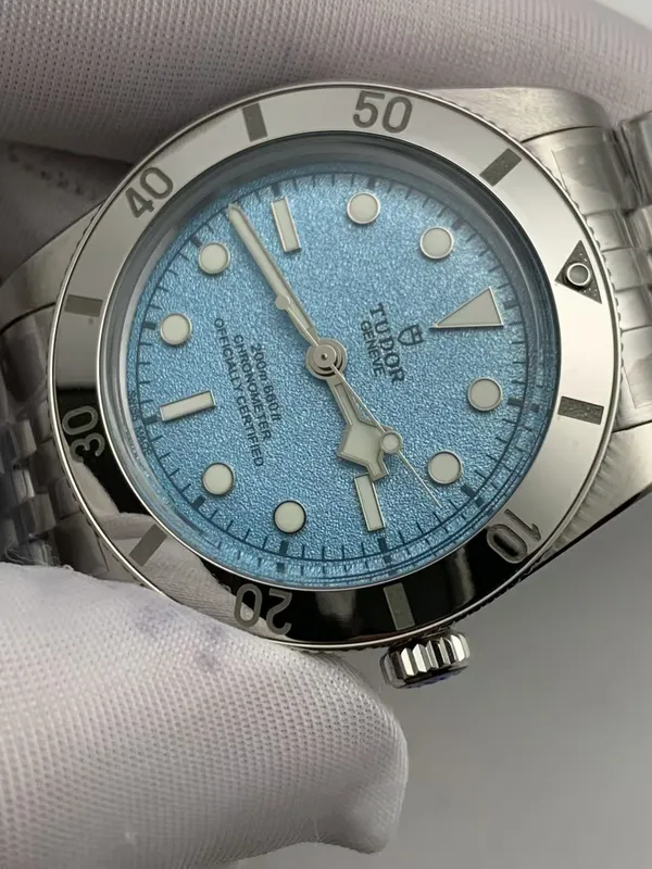 ZF Black Bay 54 37 mm, Lagoon Blue dial, steel bracelet, hands-on photo