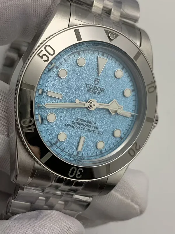 ZF Black Bay 54 37 mm, Lagoon Blue dial, steel bracelet, hands-on photo