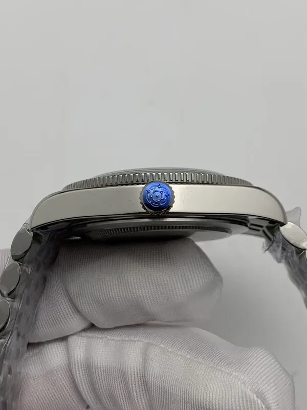 ZF Black Bay 54 37 mm, Lagoon Blue dial, steel bracelet, hands-on photo