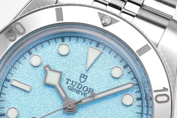 ZF Black Bay 54 37 mm, Lagoon Blue dial, steel bracelet, dial close-up